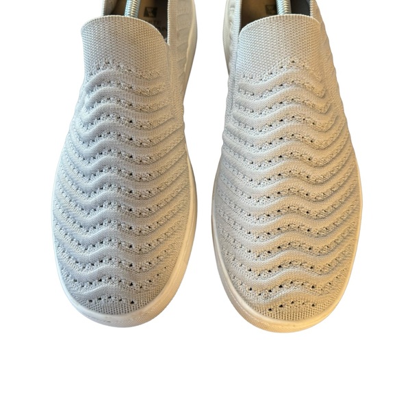 *White Mountain Size 10 Courageous White/Gray Slip On Shoes - Picture 3 of 11